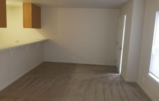 1 bed, 1 bath, 560 sqft, $1,195, Unit 190-247 Fir-101