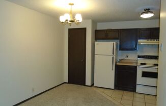 2 beds, 1 bath, $735, Unit 8