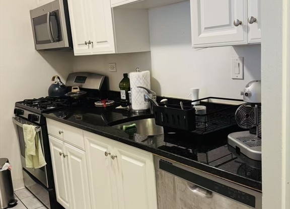 1 bed, 1 bath, 988 sqft, $3,300, Unit 4J