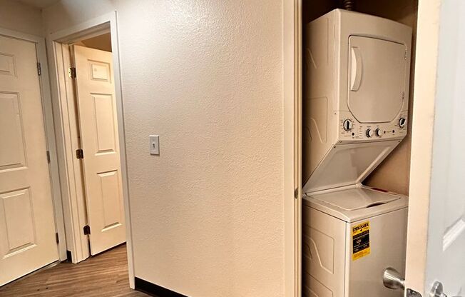 1 bed, 1 bath, 660 sqft, $1,075, Unit H - 037