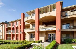 Lakeshore Apartments - Lake Views!