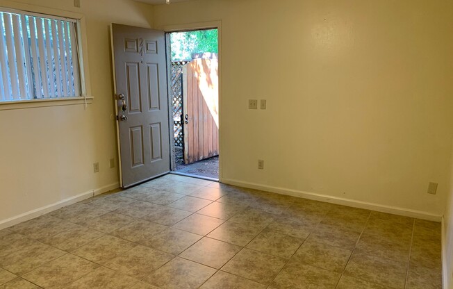 1 bed, 1 bath, 575 sqft, $1,165, Unit 32a