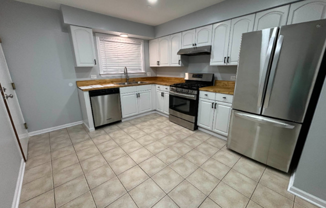 489 LESLIE CT