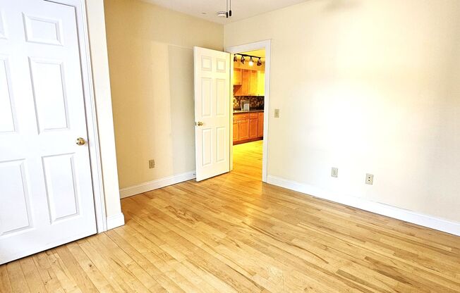 1 bed, 1 bath, $1,900, Unit APT 6