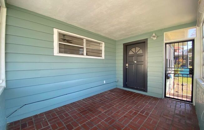 Adorable Beachside Bungalow!