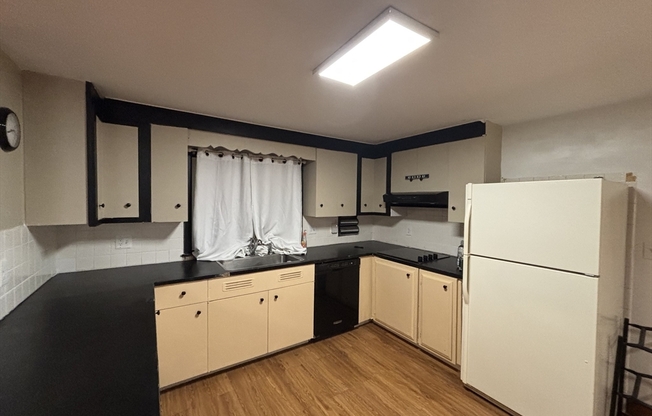 3 beds, 2 baths, 1,000 sqft, $3,800, Unit 1