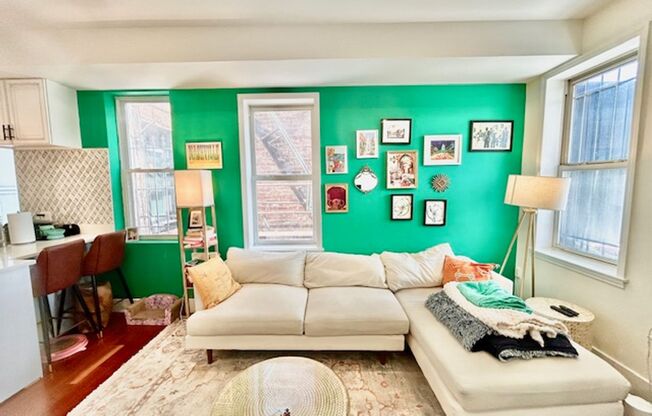 Gorgeous 3 bedroom/studio, 3.5 bath unit in the highly sought after Columbia Heights neighborhood!