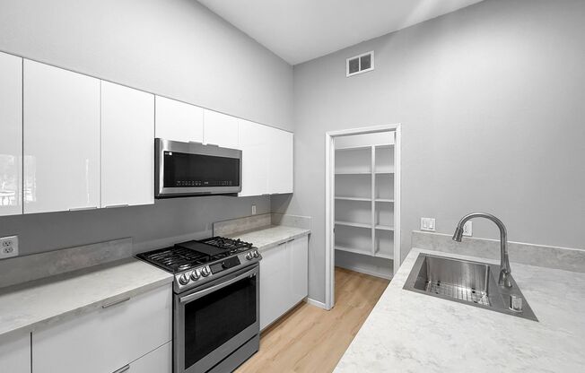 Beautiful 1B/1BA Apartment in Scripps Ranch Available for Rent!