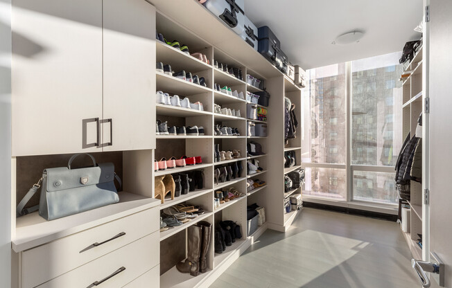 5 beds, 6.5 baths, 5,475 sqft, $170,000, Unit 53B