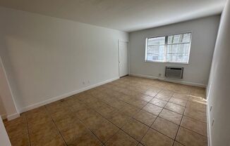 2 beds, 1 bath, $1,695, Unit 4