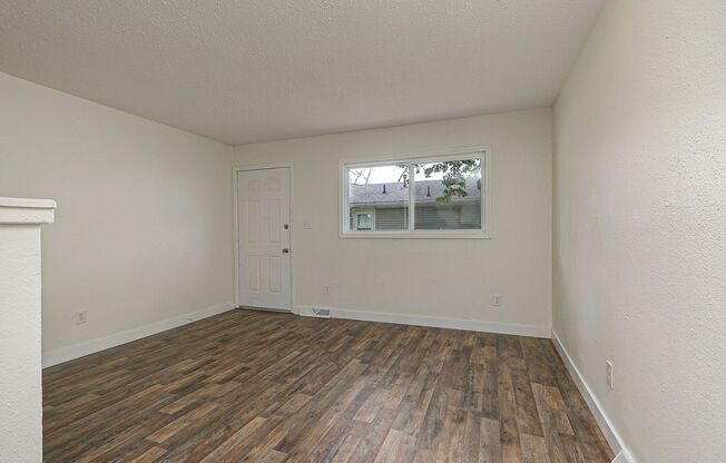 1 Bedroom | 1 Bathroom | Apartment | Located In the Heart of Downtown and Near Campus's | PETS WELCOME