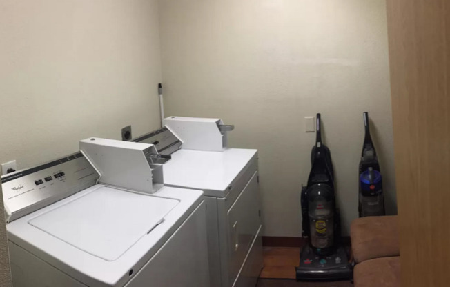 2 beds, 1 bath, 900 sqft, $1,425, Unit Unit 3