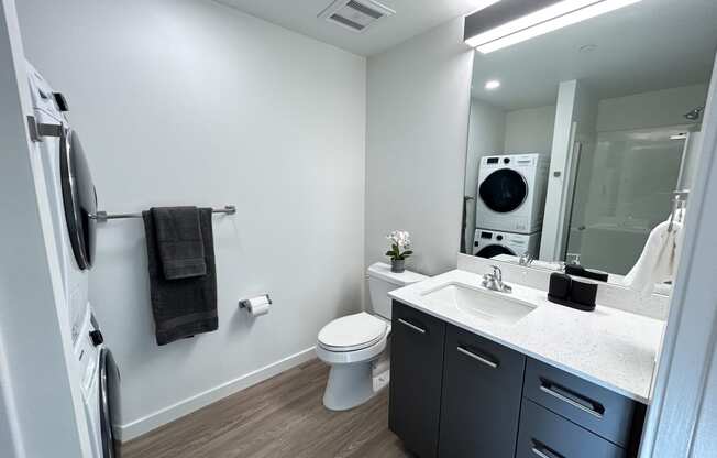 Bathroom area at DOCK 59 APARTMENTS, Oregon