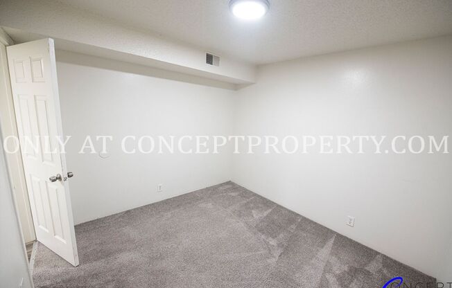 1 bed, 1 bath, 700 sqft, $1,099, Unit 18