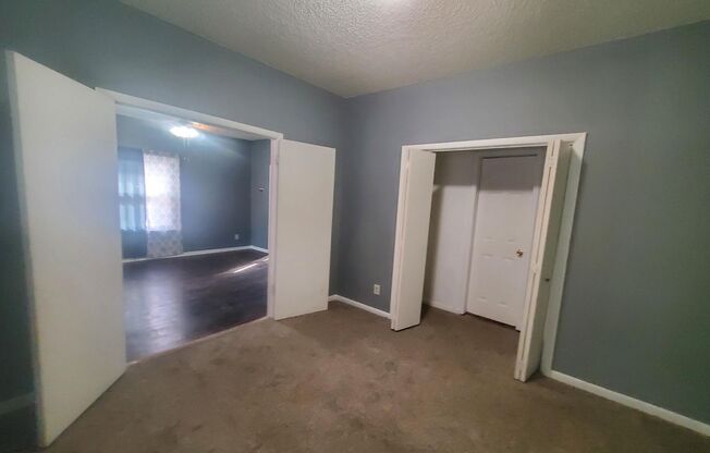 3 beds, 1 bath, $1,095