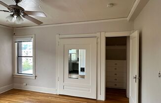 Studio, 1 bath, 290 sqft, $950, Unit 32