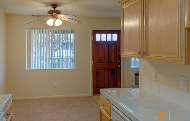 Charming Upgraded Condo in Escondido, pets OK - MUST SEE