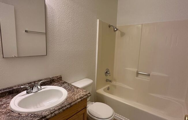 2 beds, 1 bath, $1,000, Unit Unit A