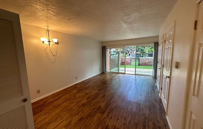 4500 Laguna Pl.