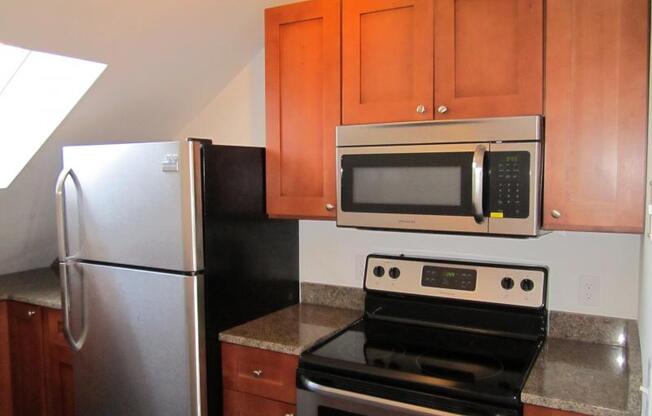 3 beds, 1 bath, $5,250, Unit 4