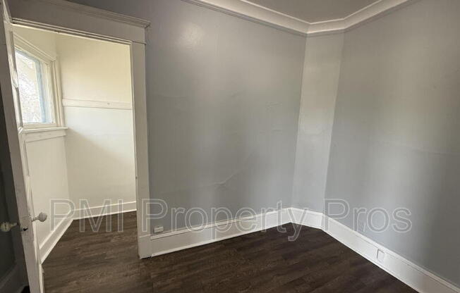 2155 N 32 ST