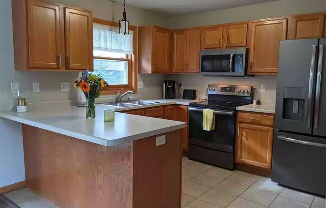 Single Family Home in SE Rochester! MOVE IN SPECIAL!!