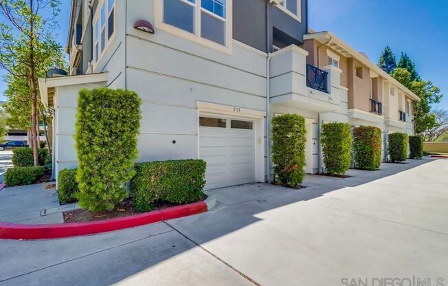 Tri-Level Townhome Condo for Rent – 2 Bed, 2.5 Bath