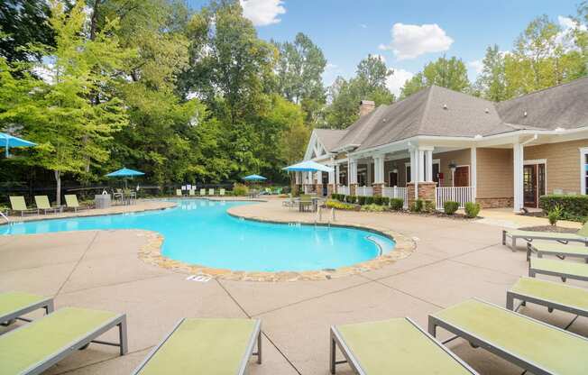 a Resort style pool with lounge chairs at Highlands Apartment Homes, Bartlett