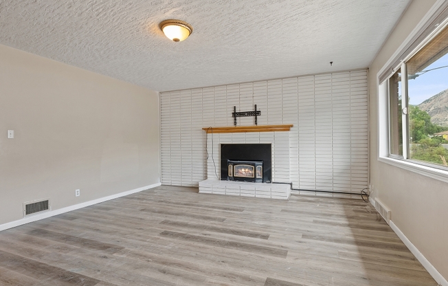525 MONROE BLVD