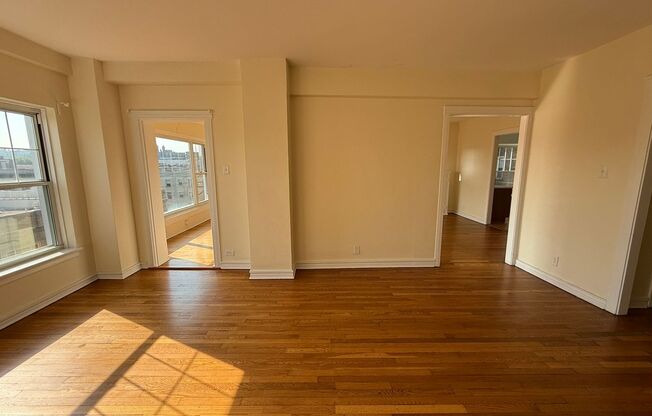 1 bed, 1 bath, 572 sqft, $1,510, Unit Old King Edward 46