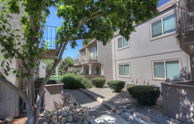 2 beds, 1.5 baths, 1,040 sqft, $2,425