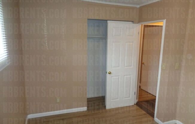 3 beds, 1 bath, $1,075