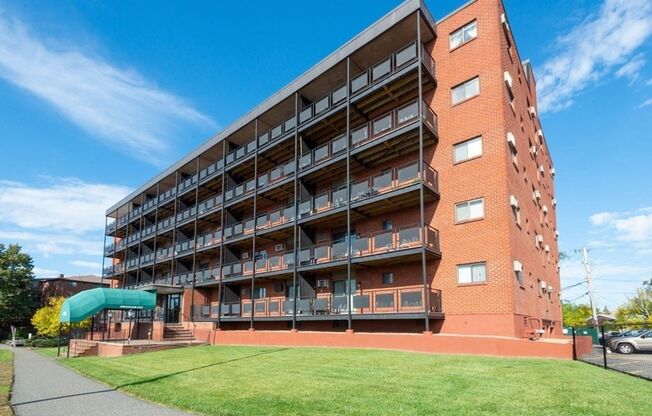 Perfect 2-Bedroom 2-Bath Condo in Revere