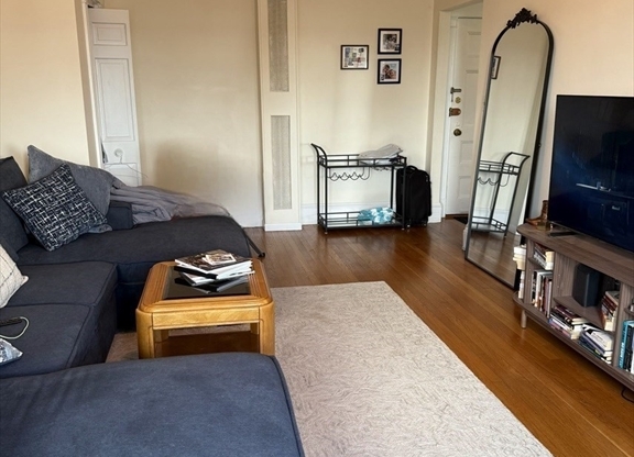 1 bed, 1 bath, 610 sqft, $3,200, Unit 609