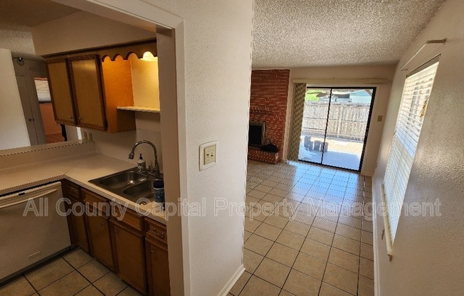8511 WOODSTONE DR