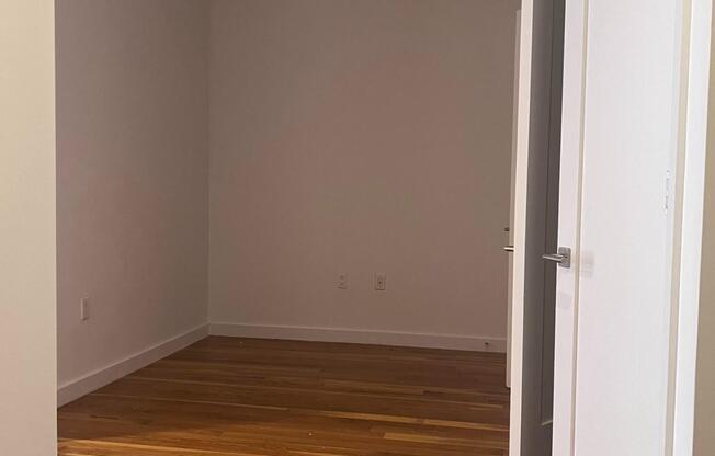 1 bed, 1 bath, 925 sqft, $4,350, Unit 1E