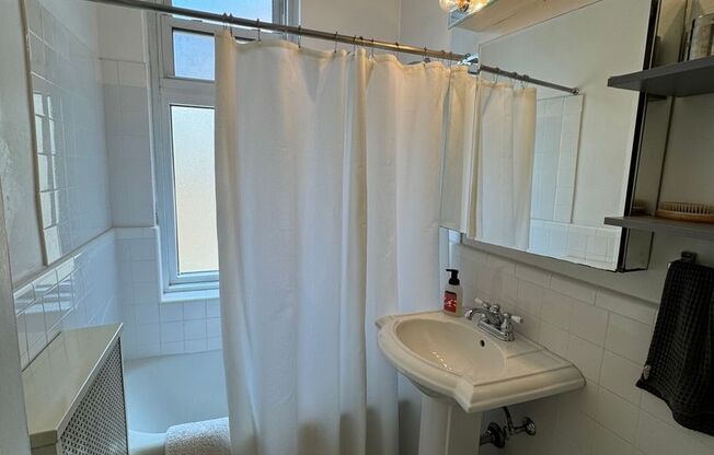 2 beds, 1 bath, $3,100, Unit 505-3S