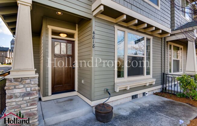 Charming 3-Bedroom End-Unit Townhouse in Prime Bethany Location