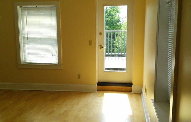 2 beds, 1 bath, 818 sqft, $1,500, Unit T
