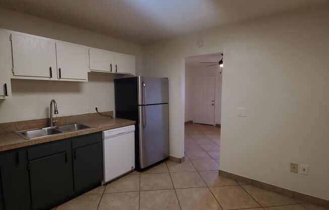 4 bedroom, 1.5 bath - North Phoenix - Big bkyd - 29th Street & Greenway