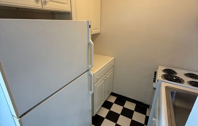Studio, 1 bath, 400 sqft, $850, Unit #111