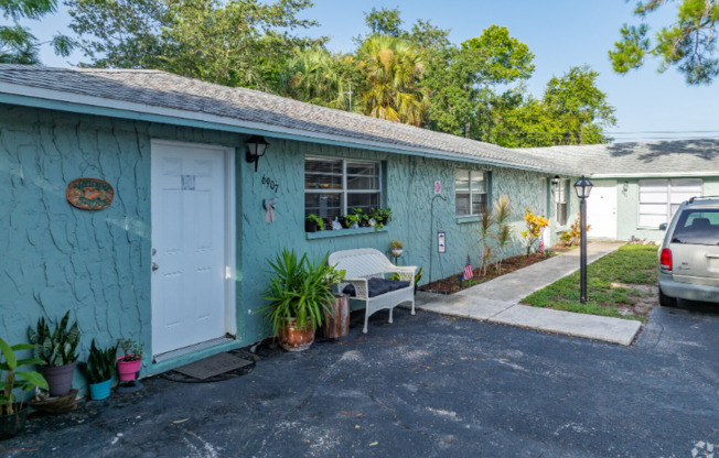 6916 JULIA CT