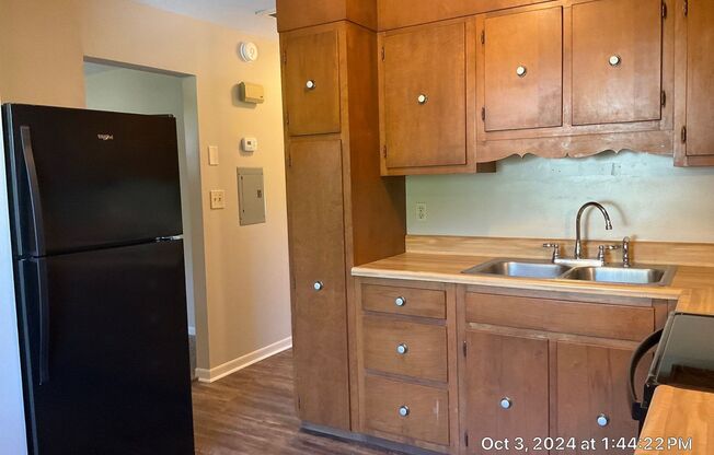 2 beds, 1 bath, 765 sqft, $1,195, Unit 02402-4