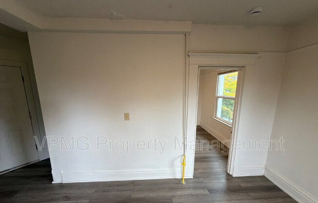 112 W 21st St