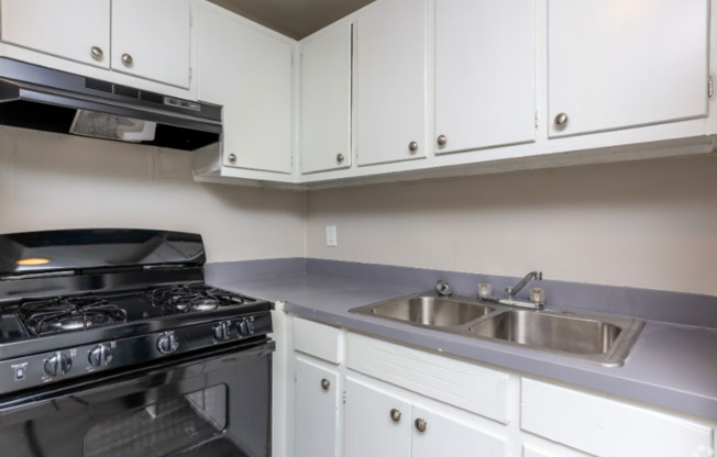 2 beds, 1 bath, 850 sqft, $899, Unit K2