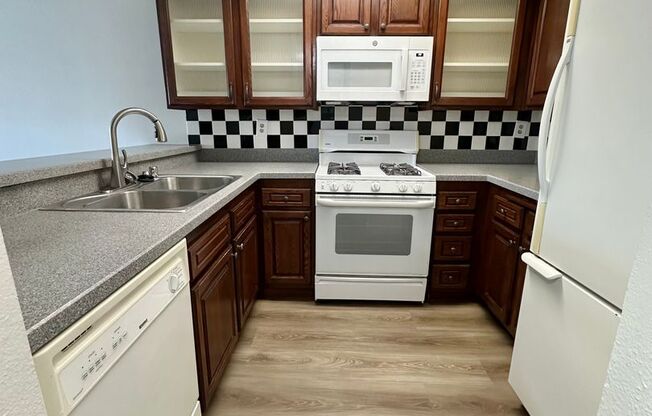 1BD/1BA // 550 Orange Avenue #105