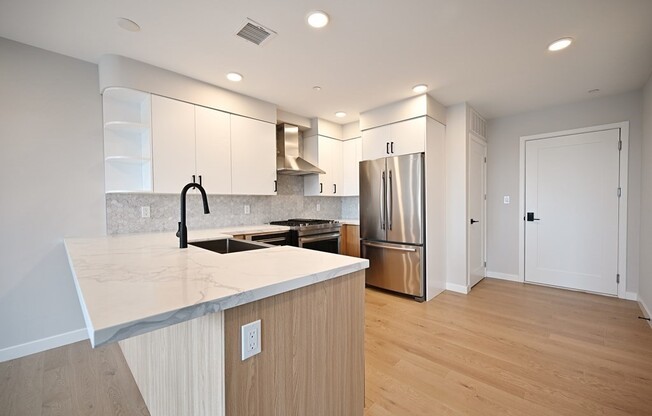 2 beds, 2 baths, 898 sqft, $4,300, Unit 303