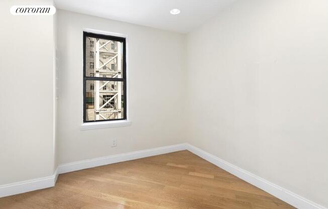 530 W 123 ST