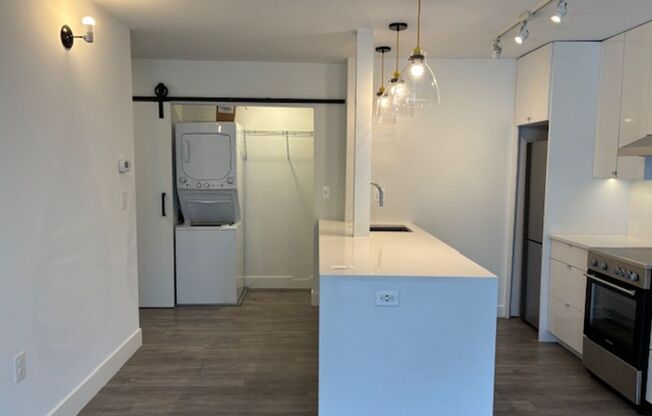 2 beds, 1 bath, $2,599, Unit 302