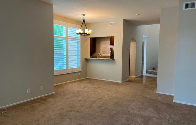 Charming end-unit home in Tamarack Point~ Coventry